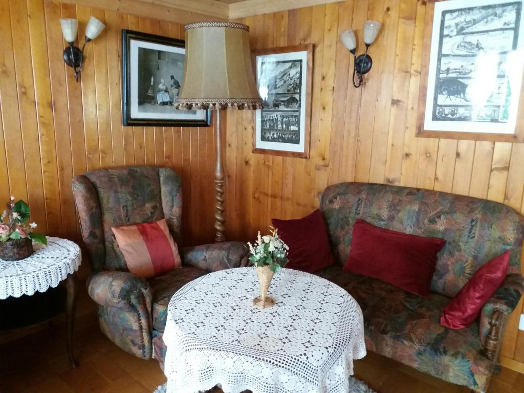 Posezení v ubytování Hôtel du Chamois