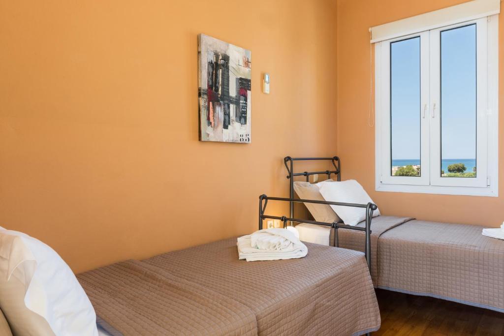 Posteľ alebo postele v izbe v ubytovaní Daphnis Villas