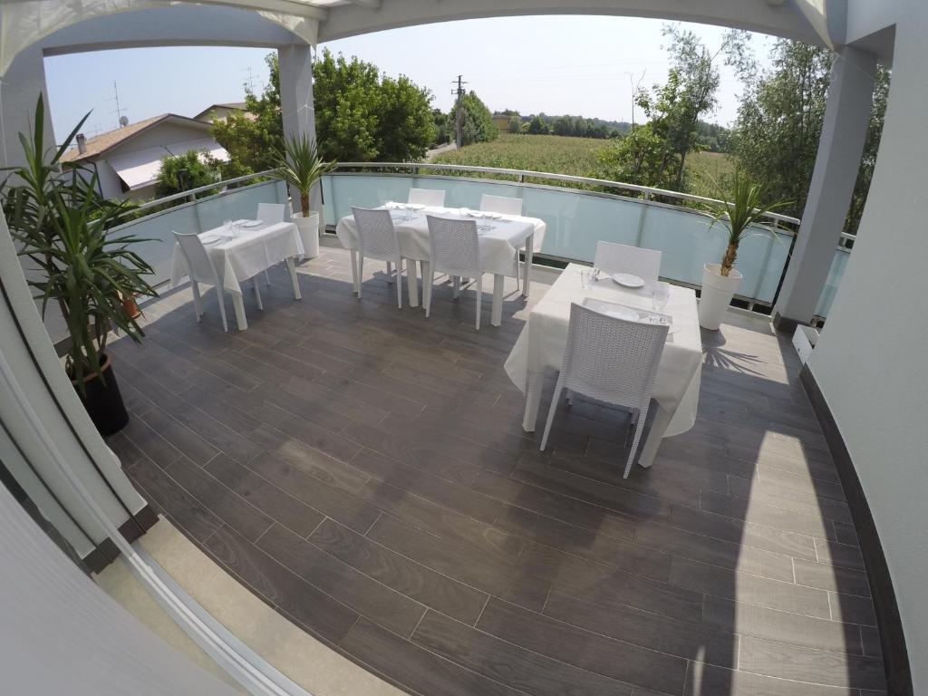 Bazén v ubytování B&B Villa del Lago nebo v jeho okolí