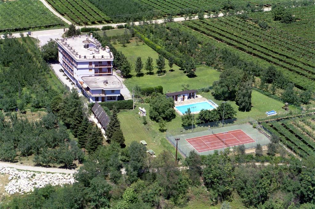 Bazén v ubytovaní Aktiv Hotel Eden alebo v jeho blízkosti