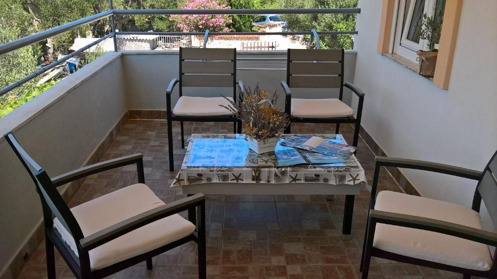 Balkón nebo terasa v ubytování Apartments Krušvina