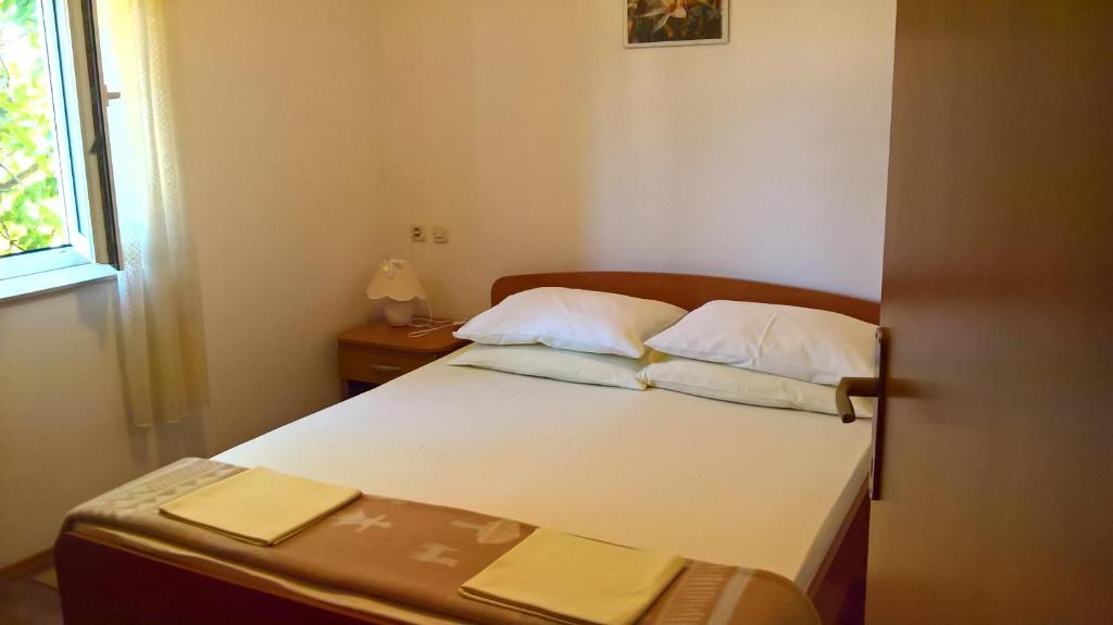 Postel nebo postele na pokoji v ubytování Apartments Krušvina