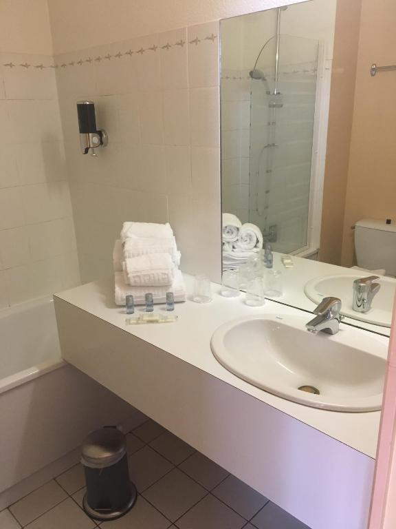 Hôtel Le Dauphin - Chambre Double Avec Salle De Bain Privée