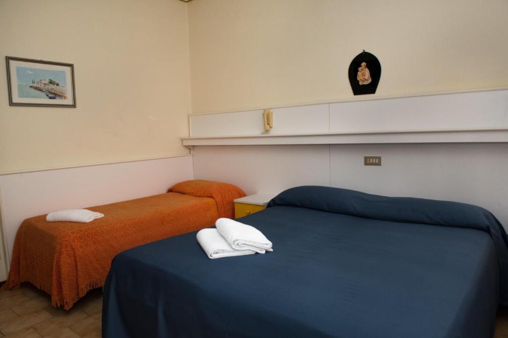 Postel nebo postele na pokoji v ubytování Hotel Malibran