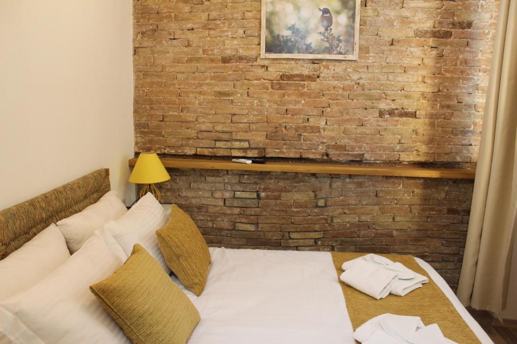 Postel nebo postele na pokoji v ubytování Pedieos Guest House