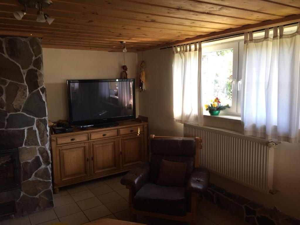 TV a/nebo společenská místnost v ubytování Apartments Huty