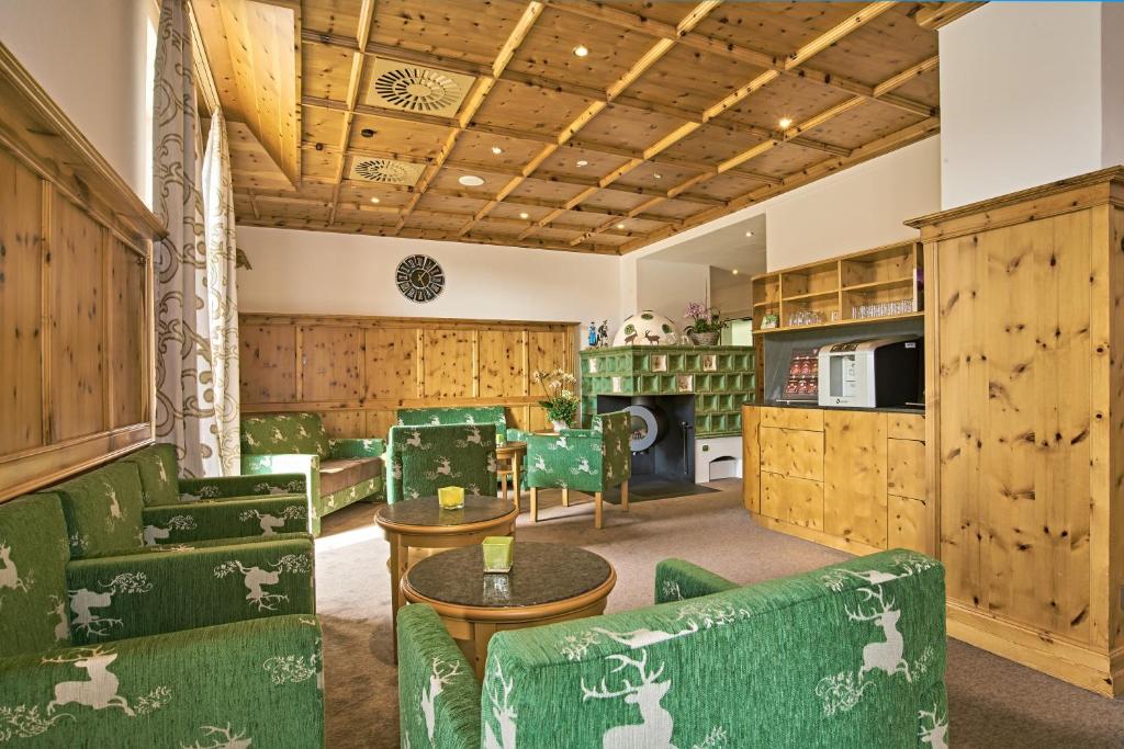 Kuchyň nebo kuchyňský kout v ubytování Hotel Gruenberger