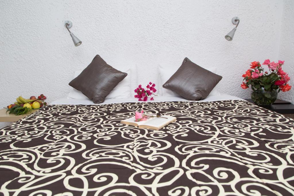 A bed or beds in a room at Pantokrator Hotel