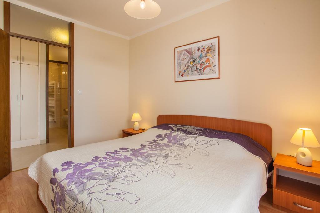 Postel nebo postele na pokoji v ubytování Apartments Ljubo & Lili