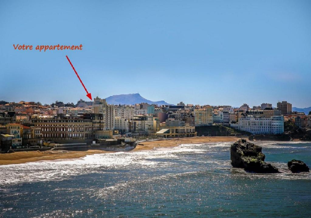 a view of a beach and a city at STUDIO Grande Plage de BIARRITZ in Biarritz
