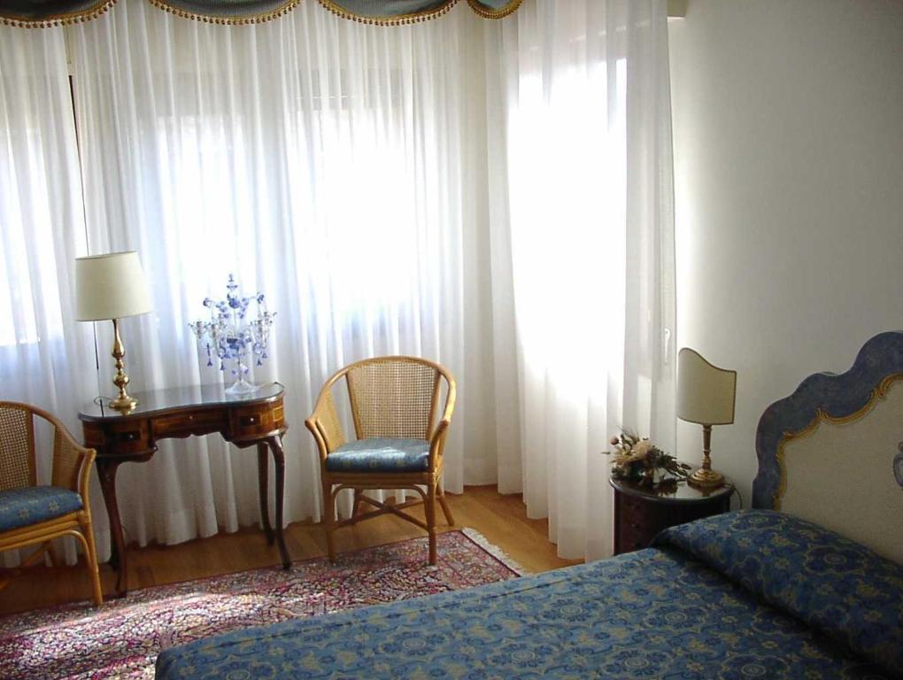 Postel nebo postele na pokoji v ubytování San Marco Palace