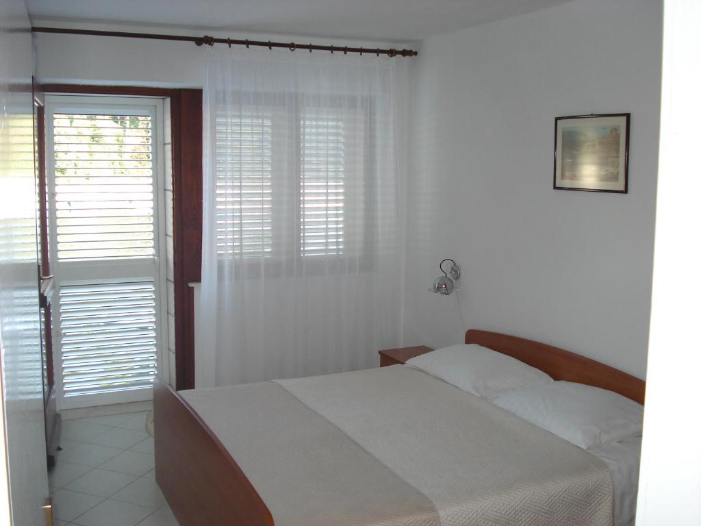 Postel nebo postele na pokoji v ubytování Apartments Luka