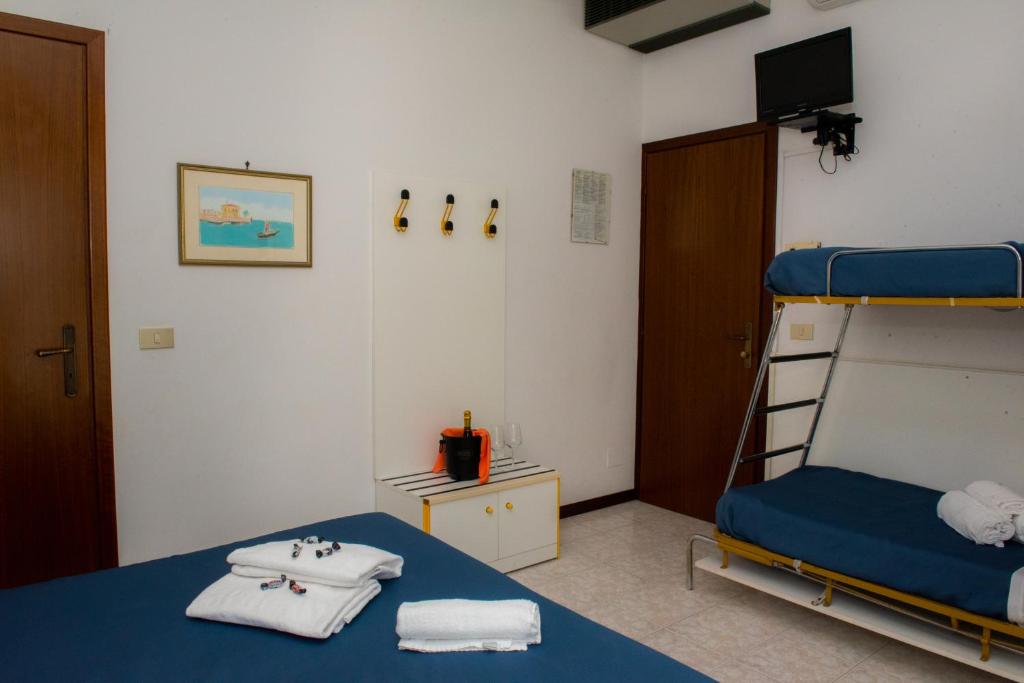 Postel nebo postele na pokoji v ubytování Hotel Malibran