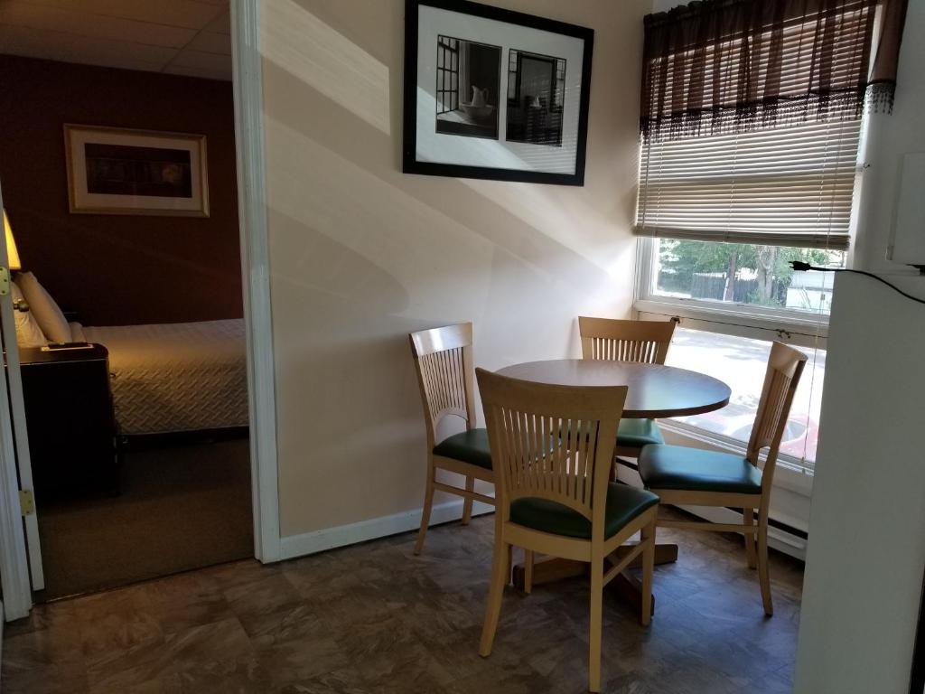 Posezení v ubytování Lido Motel Lake George
