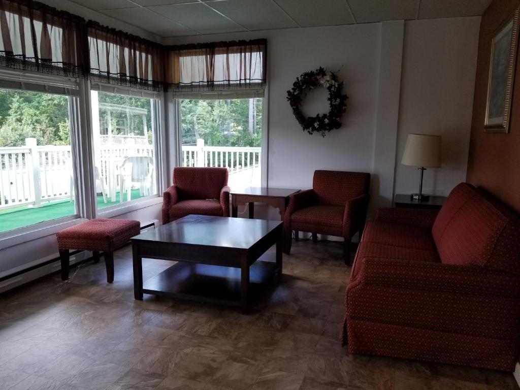Posezení v ubytování Lido Motel Lake George
