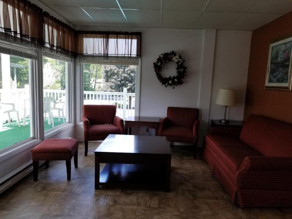 Posezení v ubytování Lido Motel Lake George