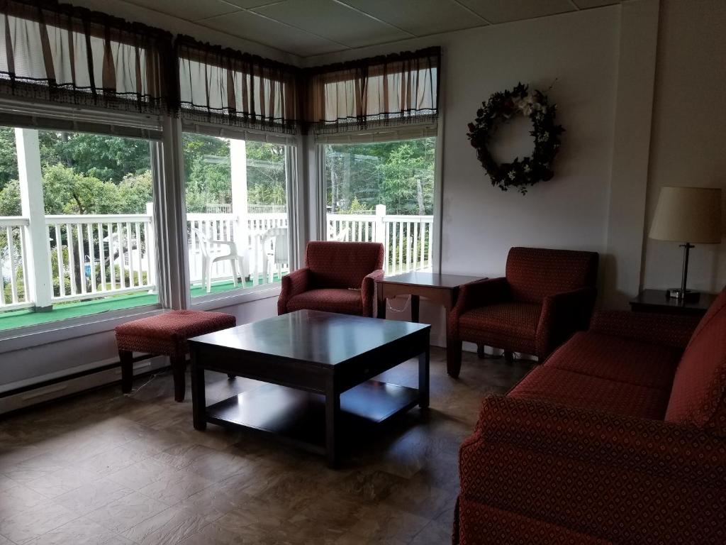 Posezení v ubytování Lido Motel Lake George
