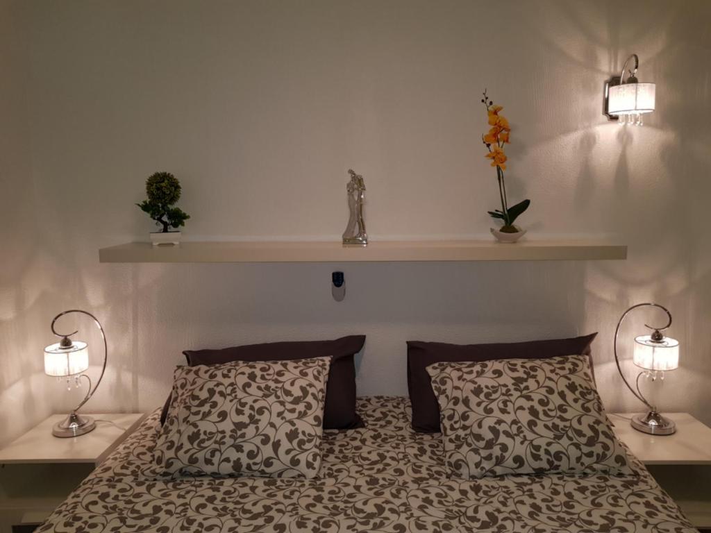 A bed or beds in a room at Guanabara Park - 7 Heaven apartments