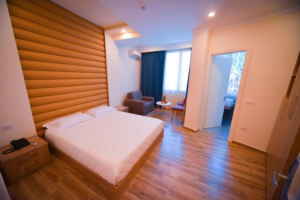 Hotel Elesio - Triple Room