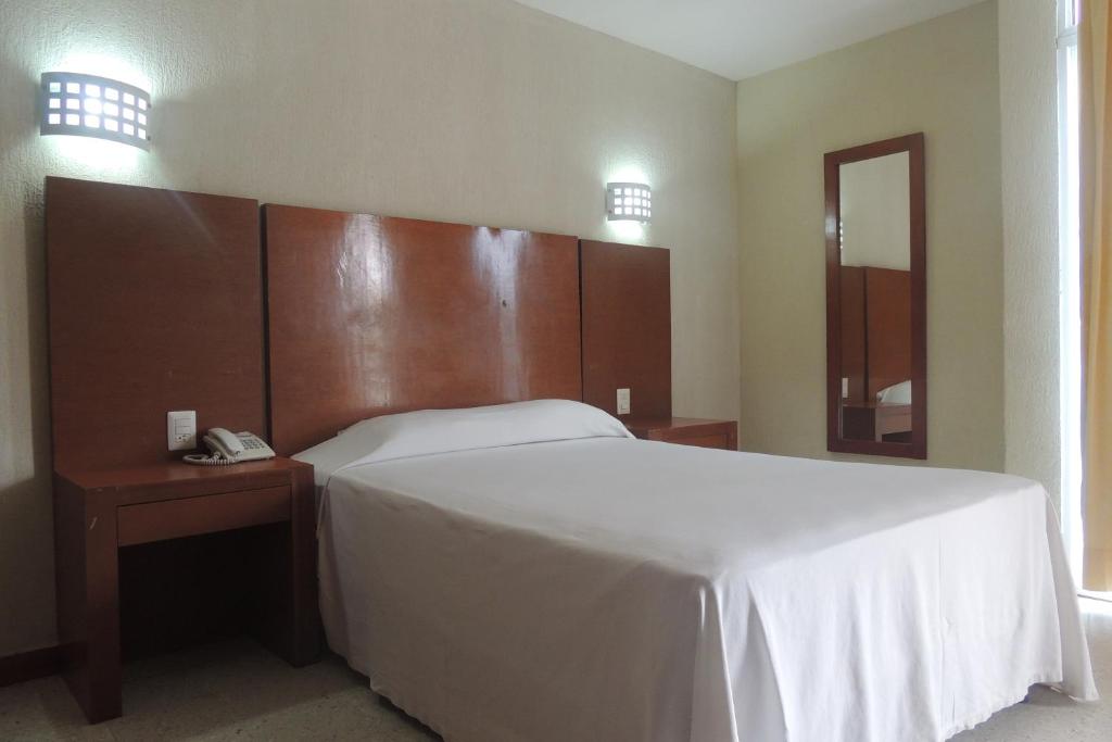 Postel nebo postele na pokoji v ubytování Hotel Central