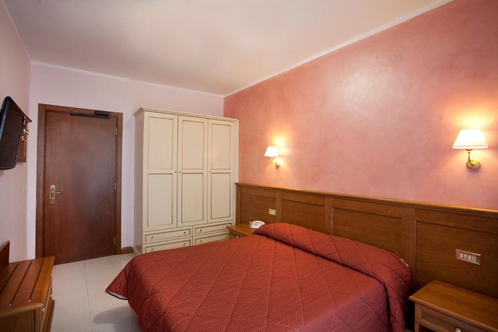 Postel nebo postele na pokoji v ubytování Hotel Sporting