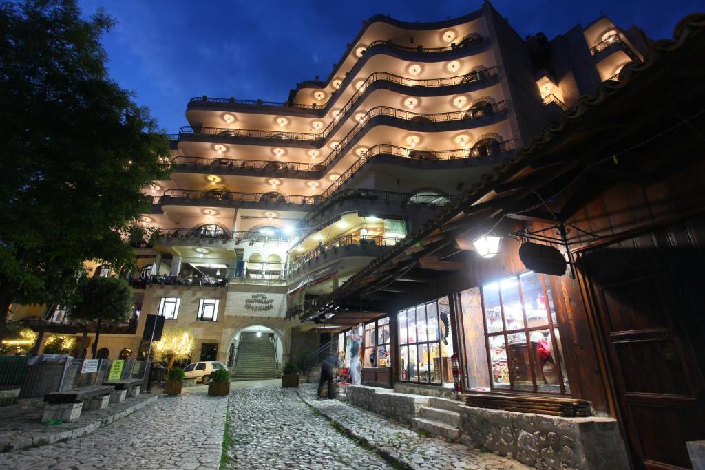 Budova, kde se hotel nachází