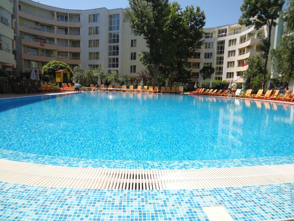 Bazén v ubytování Yassen Holiday Village nebo v jeho okolí