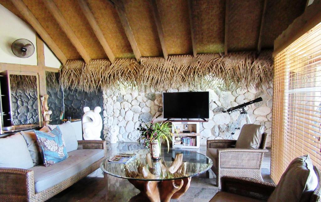 TV a/nebo společenská místnost v ubytování Aitutaki Escape