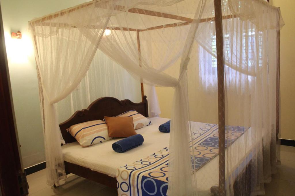 Tiny Royal Palace - 6