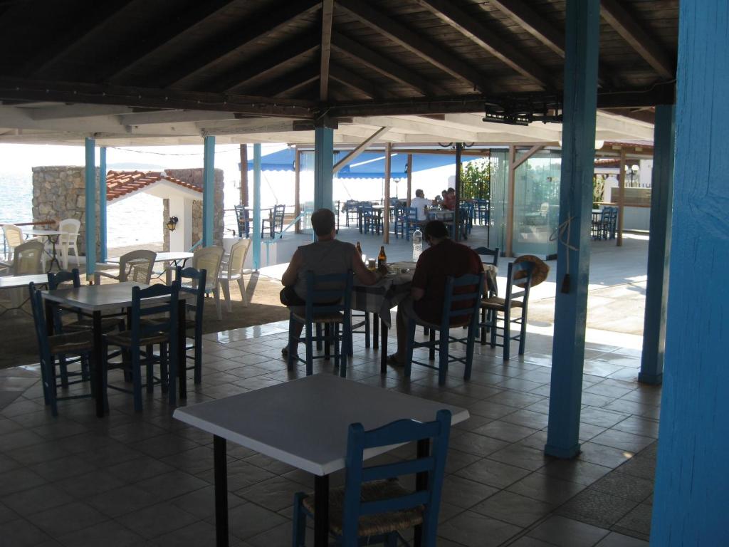 A restaurant or other place to eat at Maravelias House