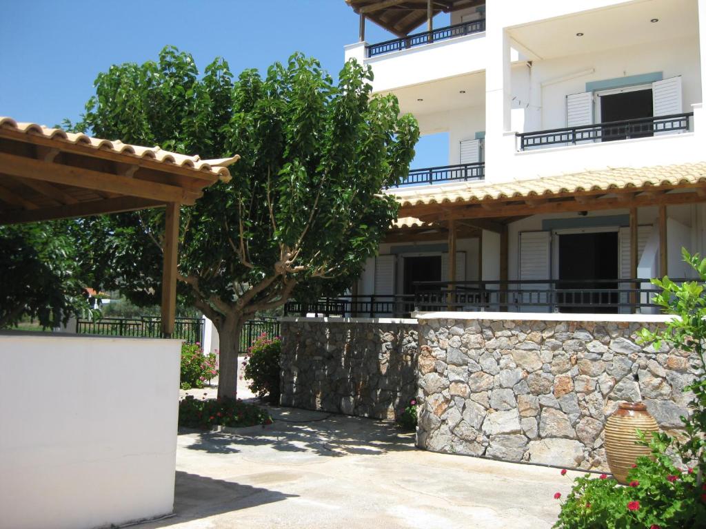 A balcony or terrace at Maravelias House