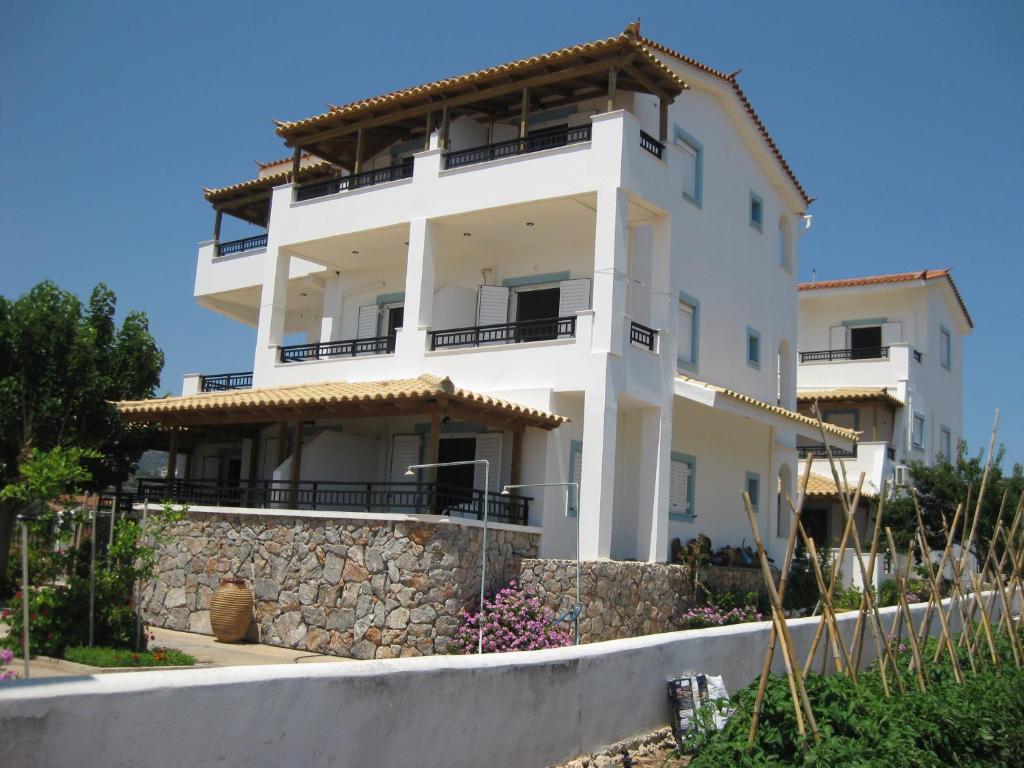 The building in which a vendégházakat is located