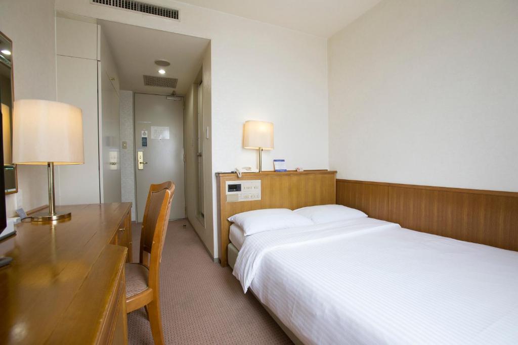 Postel nebo postele na pokoji v ubytování Tetoranze Makuhari Inagekaigan Hotel