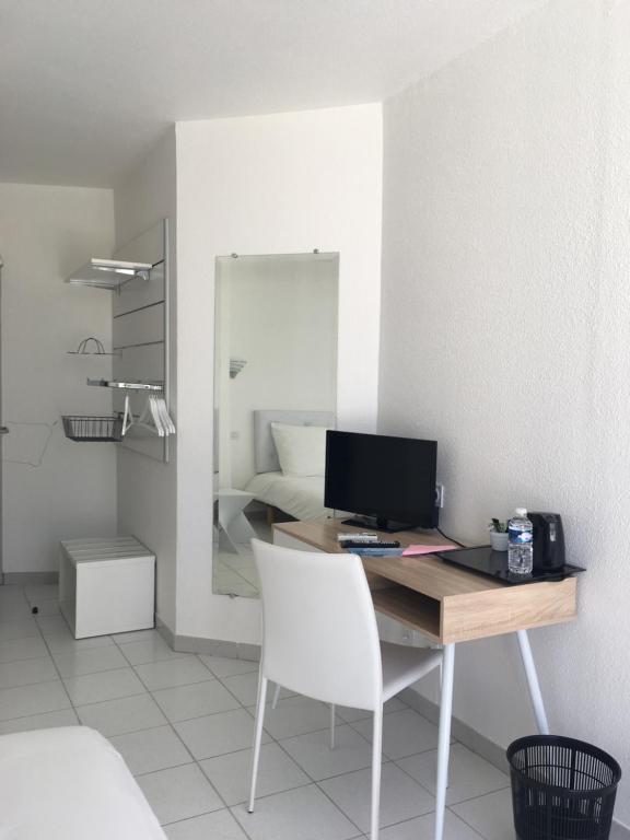 Kuchyň nebo kuchyňský kout v ubytování Hotel La Clé