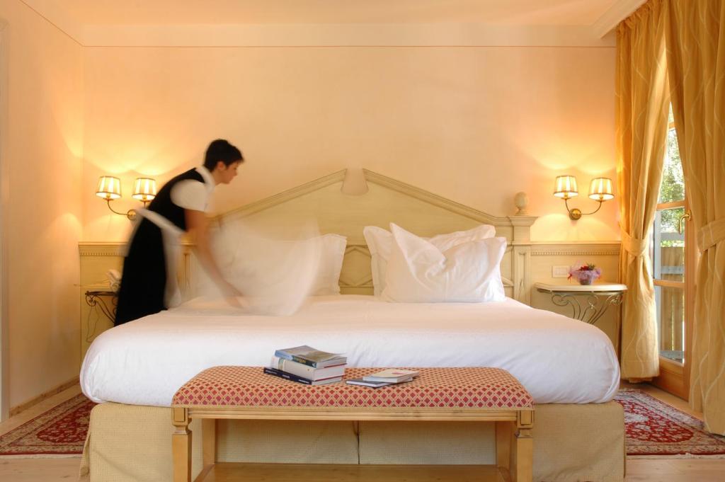 Postel nebo postele na pokoji v ubytování Alpen Suite Hotel