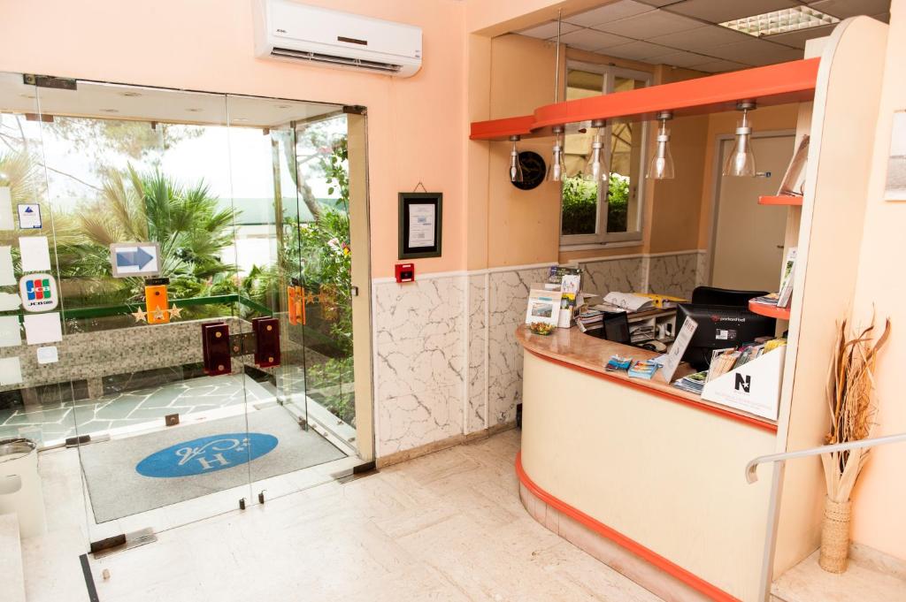 Kuchyň nebo kuchyňský kout v ubytování Hôtel Alexandra