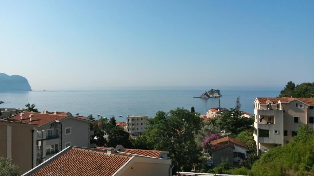 a view of the ocean from a city at Apartmani Dra&scaron;ković in Petrovac na Moru