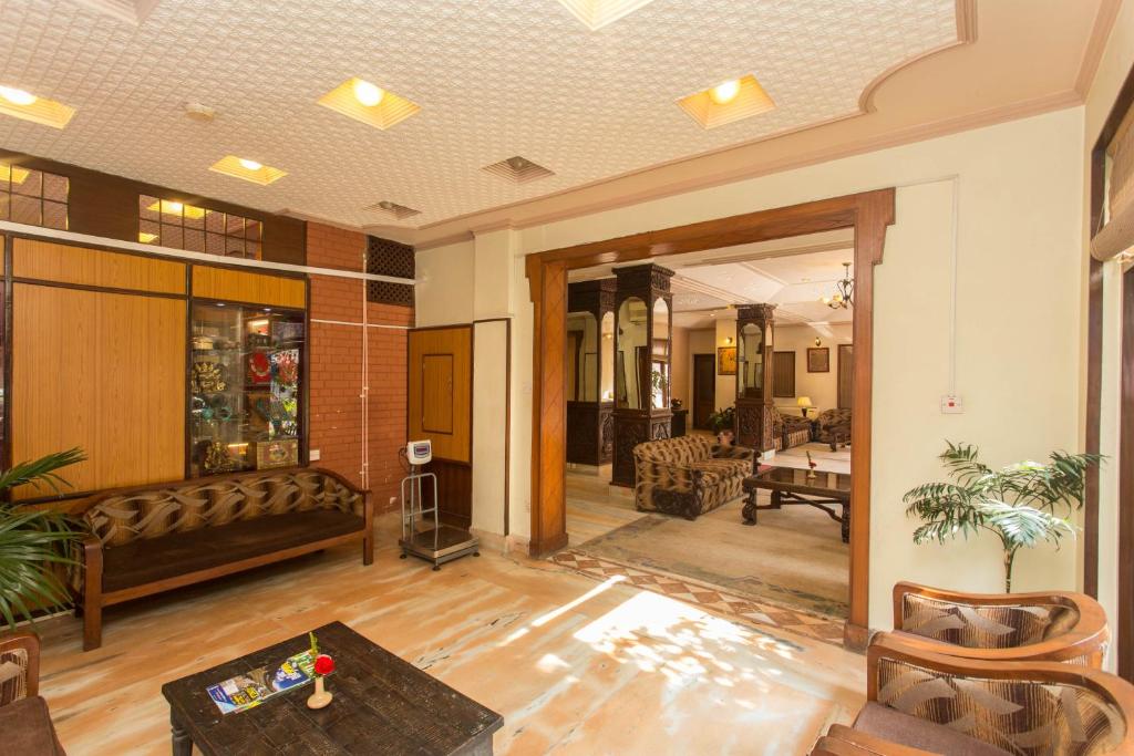 Posezení v ubytování Hotel Marshyangdi