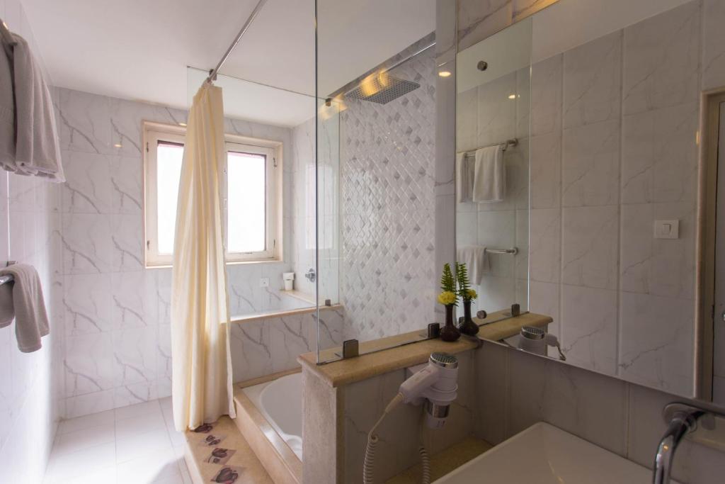 Koupelna v ubytování Hotel Marshyangdi