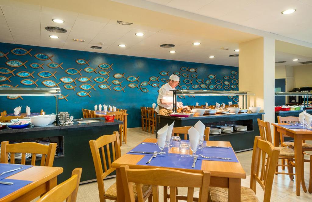 Restaurace v ubytování Hotel & Diving Les Illes