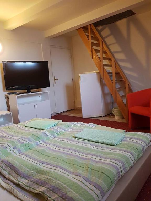 A bed or beds in a room at Penzión KORMOŠ