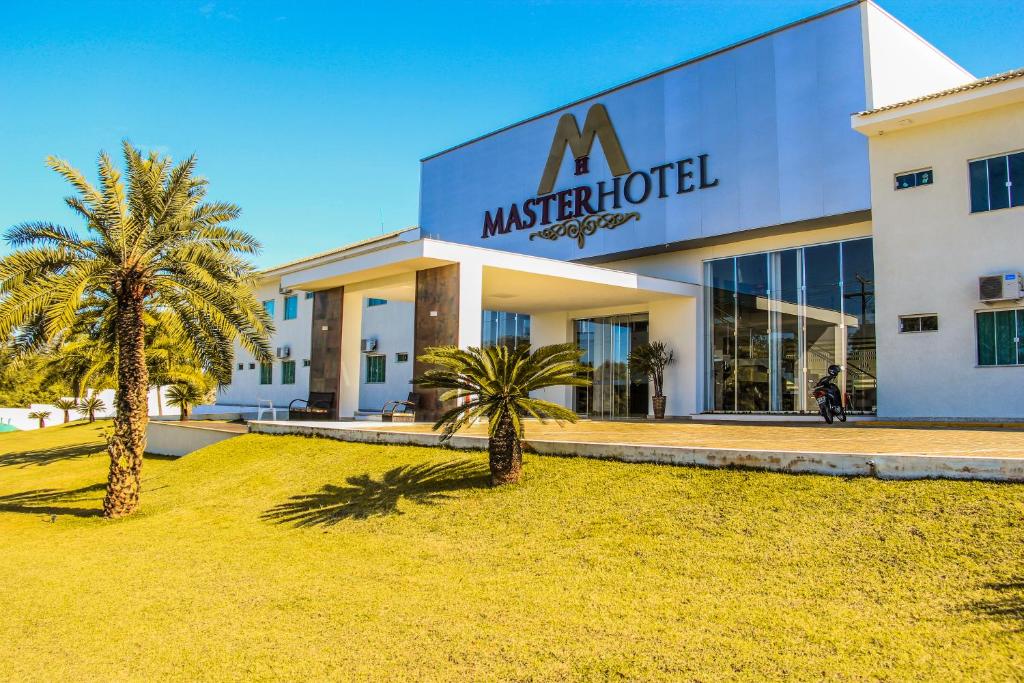 a museum building with palm trees in front of it at Master Hotel in Mundo Novo