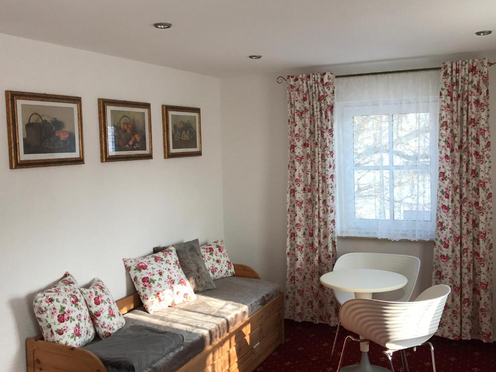 Landhotel Rangau Gasthof & Brennerei - Chambre Familiale Avec Baignoire