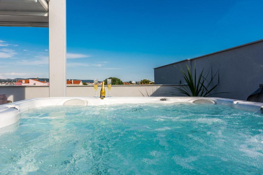 Bazén v ubytování Apartments Sun Resort Nikolina nebo v jeho okolí