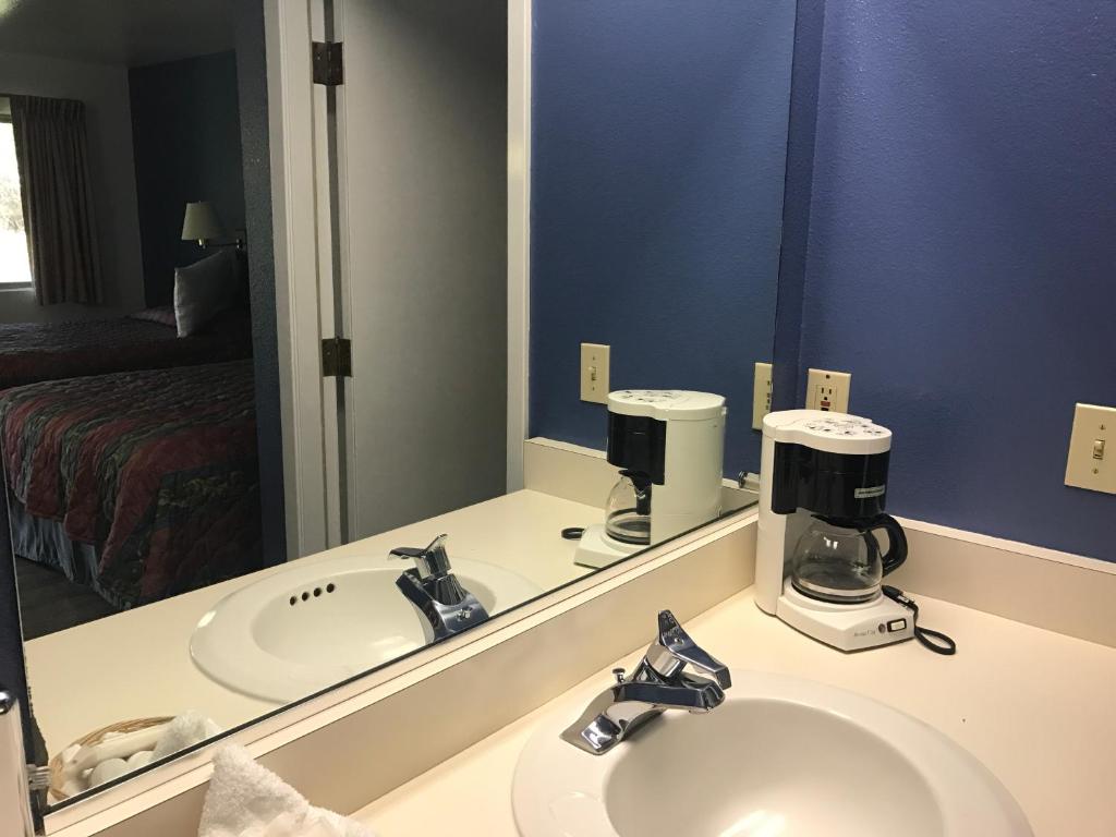 Creekside Lodge - Queen Room Met Twee Queensize Bedden