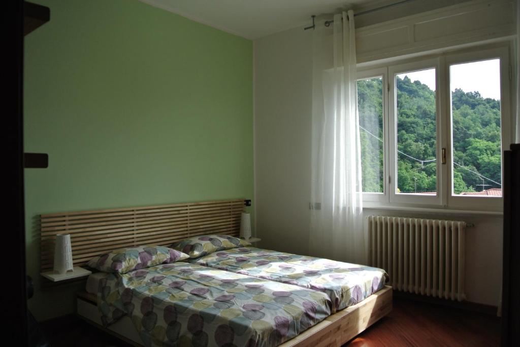 a bedroom with a bed and a window at B&B SARI in Como