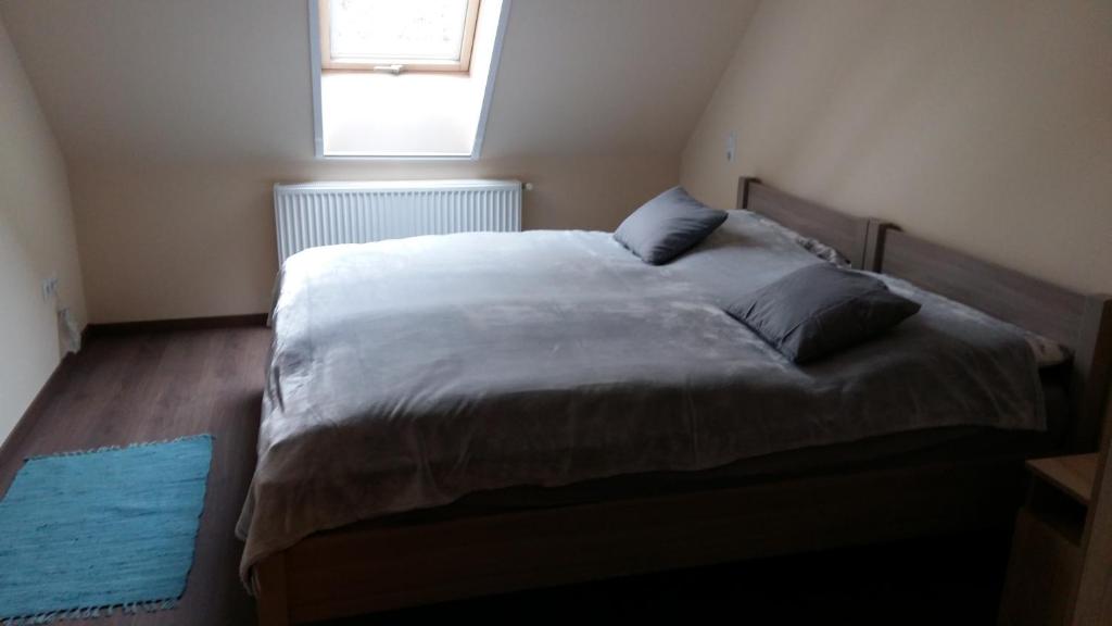 Łóżko lub łóżka w pokoju w obiekcie Tahiti apartman