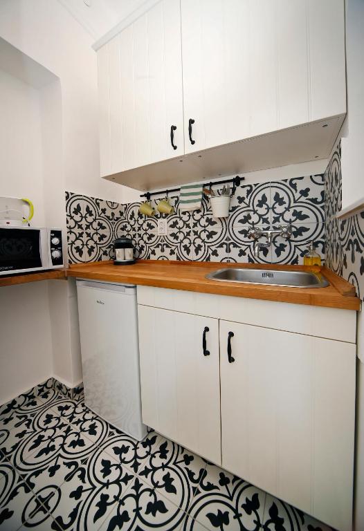 A kitchen or kitchenette at Öreg Malom Apartmanház