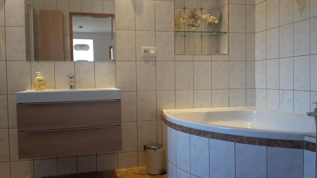 Kúpeľňa v ubytovaní Gdynia Orlowo Honey Apartment