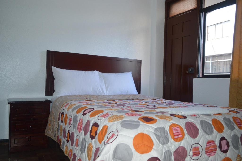 Postel nebo postele na pokoji v ubytování Hostal Alborada Riobamba